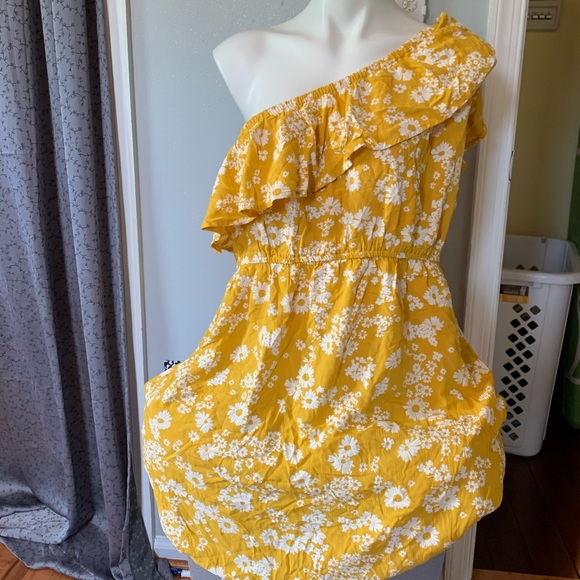 Dress - Picture 3 of 4